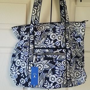Vera Bradley Iconic Tote nwt Snow Lotus